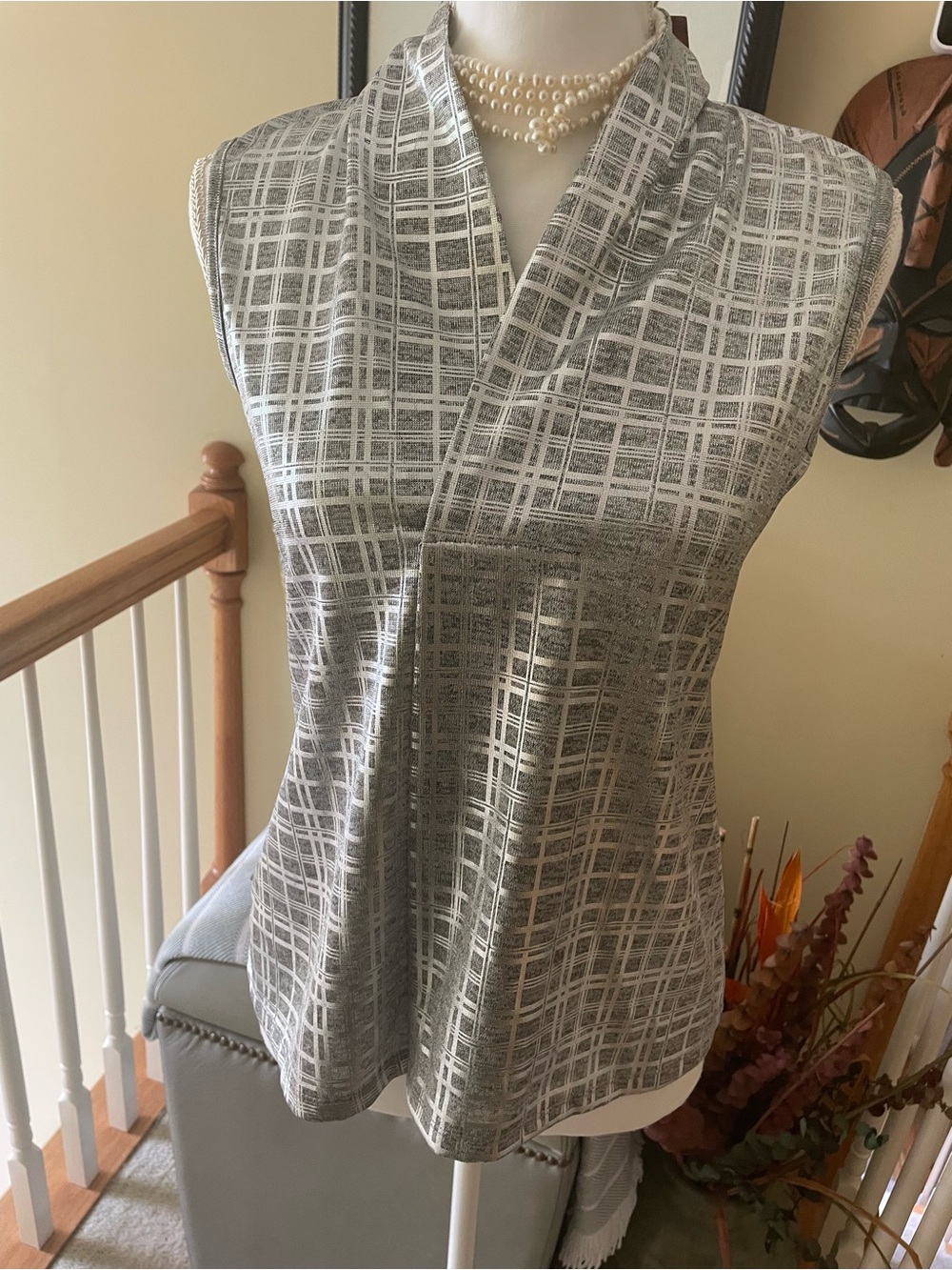 💥BYdesign Sleeveless Top in Metallic Plaid- NWT - Picture 9 of 11